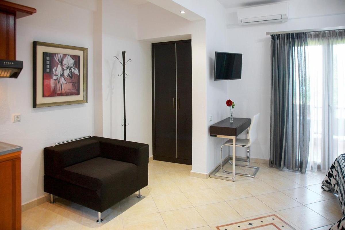 Stamos And Apartment Vourvourou